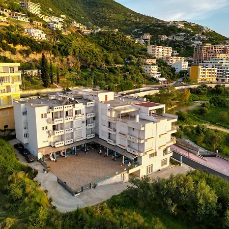 Aqua Blue Hotel 4*