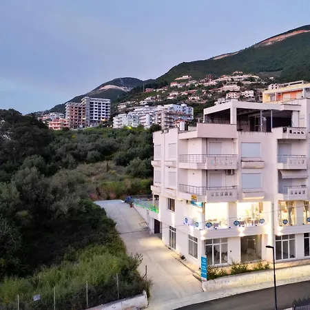 Aqua Blue Hotel